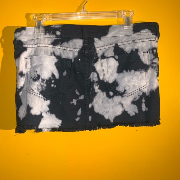 BEBE BLACK AND GREY MINI SKIRT !!! Size 31 - Picture 2 of 3
